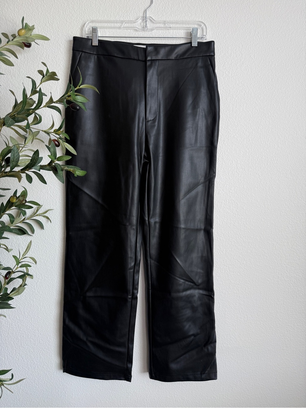 NWOT Elodie Black Faux Leather Edgy Chic Straight Leg Pants Women’s Size Large